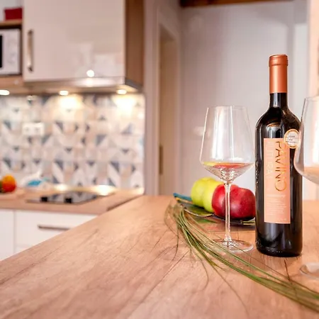 Old Town Mare חוואר