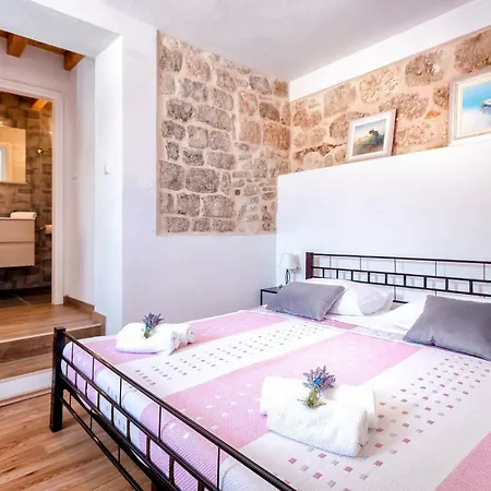 Old Town Mare * חוואר